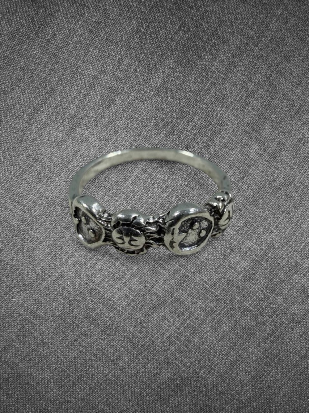 Vintage Style Smiley Face Silver Tone Band Ring - Size 7.5
